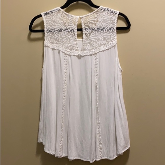 ✨NEW✨LAPIS WHITE FLOWY TOP WITH LACE - Picture 6 of 7